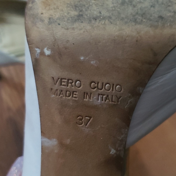 Shoes - Picture 3 of 4